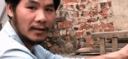不可能打工的周某,出狱后成人生赢家,不仅有房还有漂亮女友
