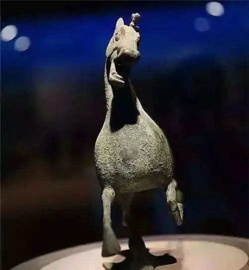 马踏飞燕的3大未解之谜什么马,什么燕,为何从没正面照
