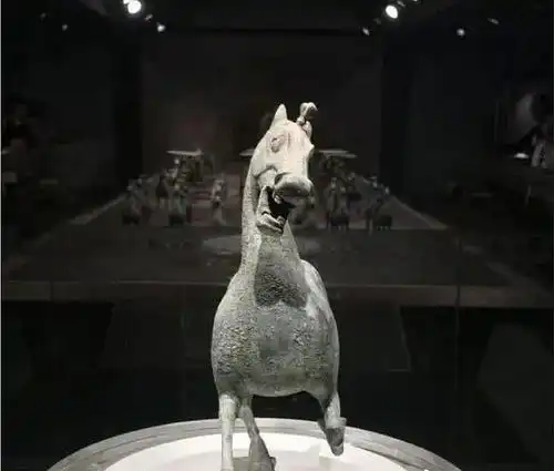 马踏飞燕为什么没有正面照因为太沙雕了
