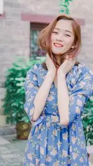 佟丽娅陈思诚同游迪士尼丫丫戴米奇帽狂皱眉头
