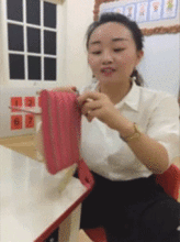 搞笑gif女儿,你不要笑话爸爸,爸爸今天可能是没发挥好
