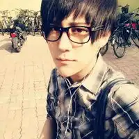 很酷很帅气的戴眼镜男生头像
