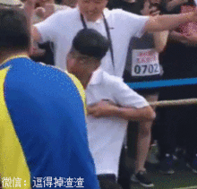 搞笑gif姑娘你这样会玩,以后对象可不好找啊
